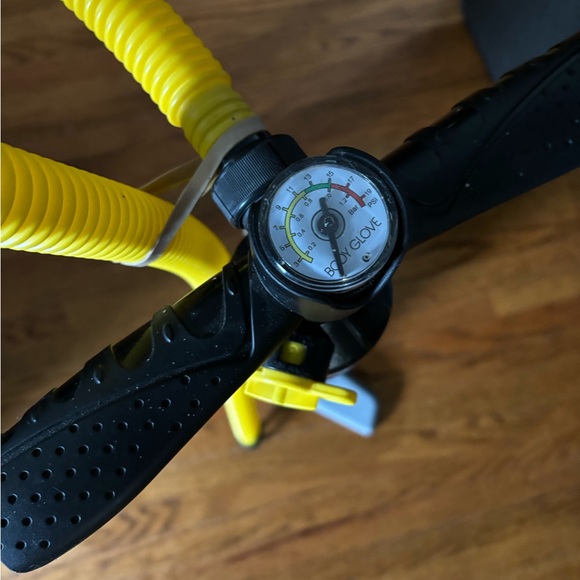 Body-glove paddle-board manual pump. - Picture 2 of 4